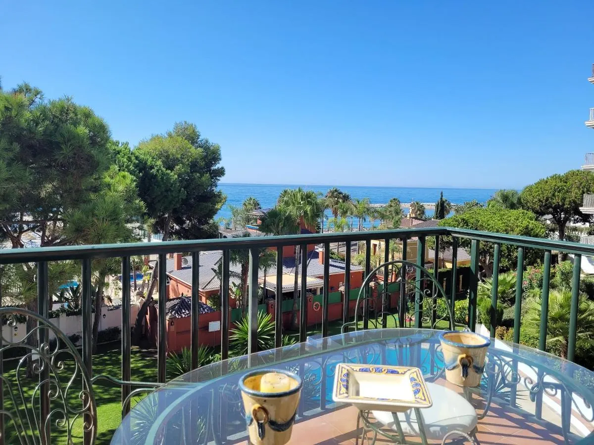 Beachfront Family Apartment In Puerto Banus location
